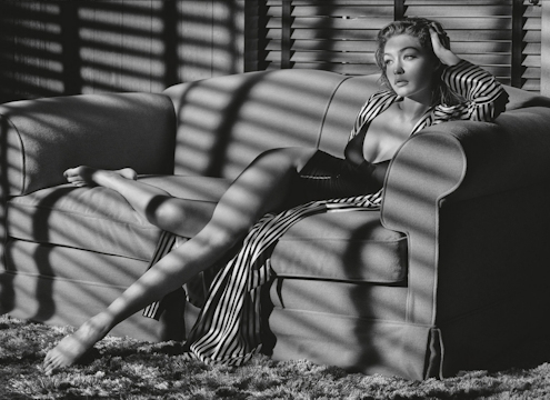 Das US-amerikanische Model Gigi Hadid posiert für den neuen Pirelli-Kalender.